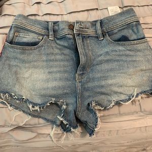 Hollister high-rise vintage jean shorts!